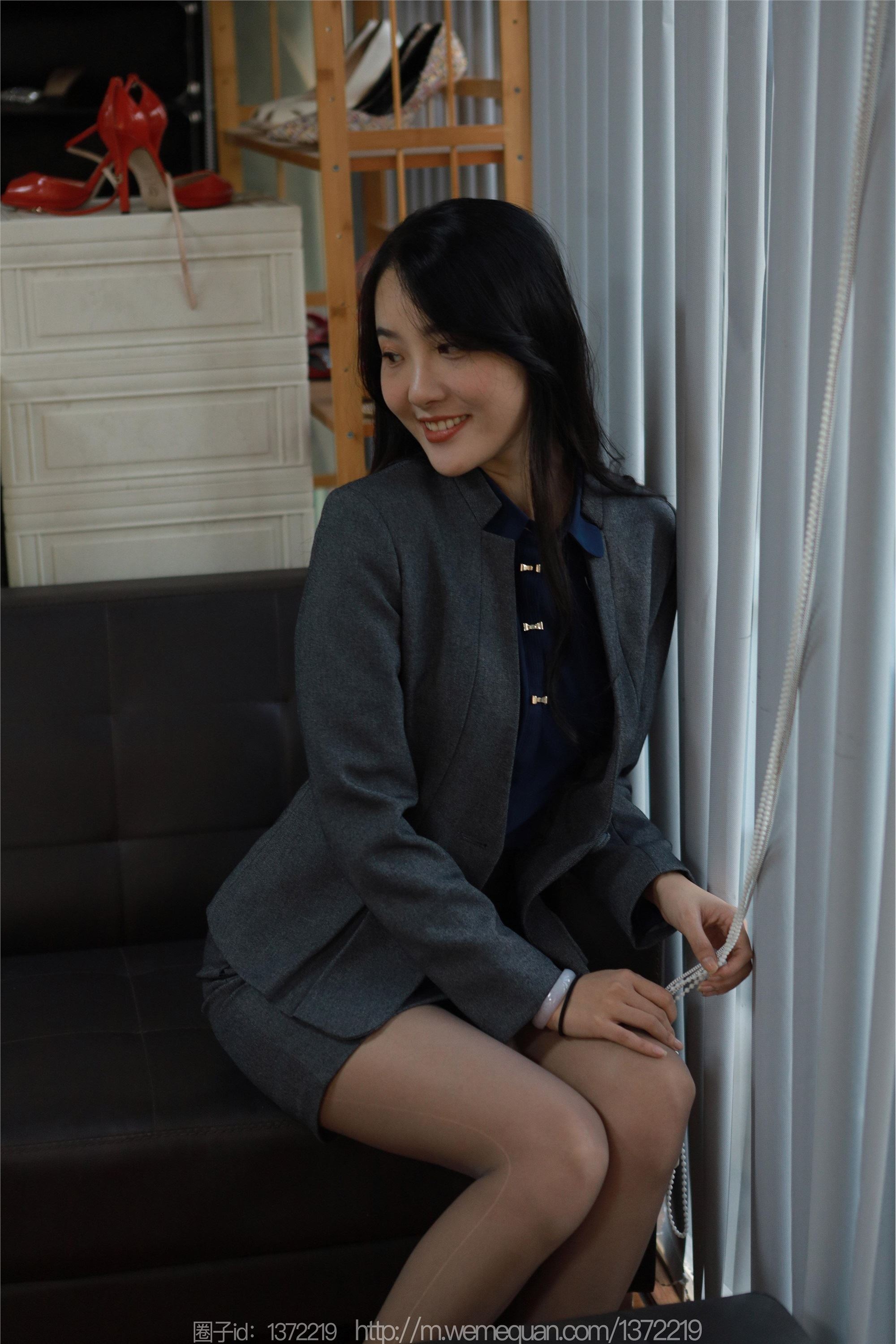 IESS异思趣向  2022.12.17 丝享家 1301 婉萍《温柔OL风》